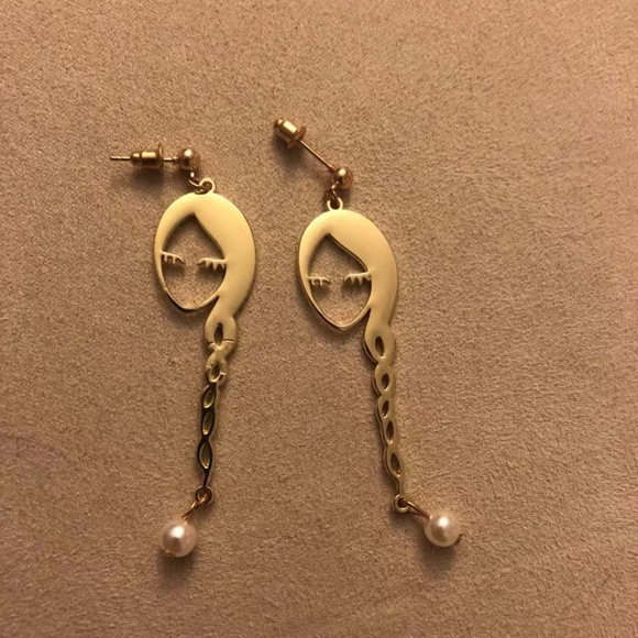 NWOT cute earring - Picture 1 of 2